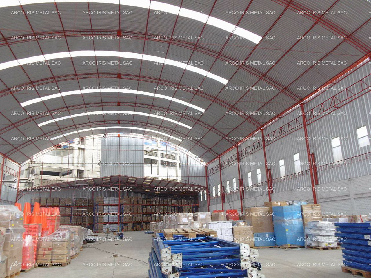 Interior de almacén, luz libre sin columnas